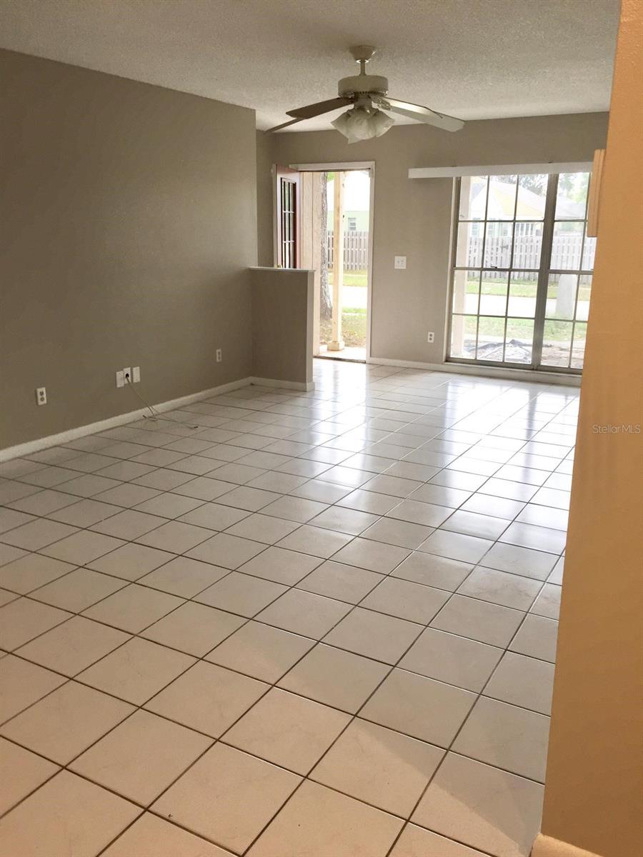 VALRICO MANOR UNIT 3 - Residential Lease