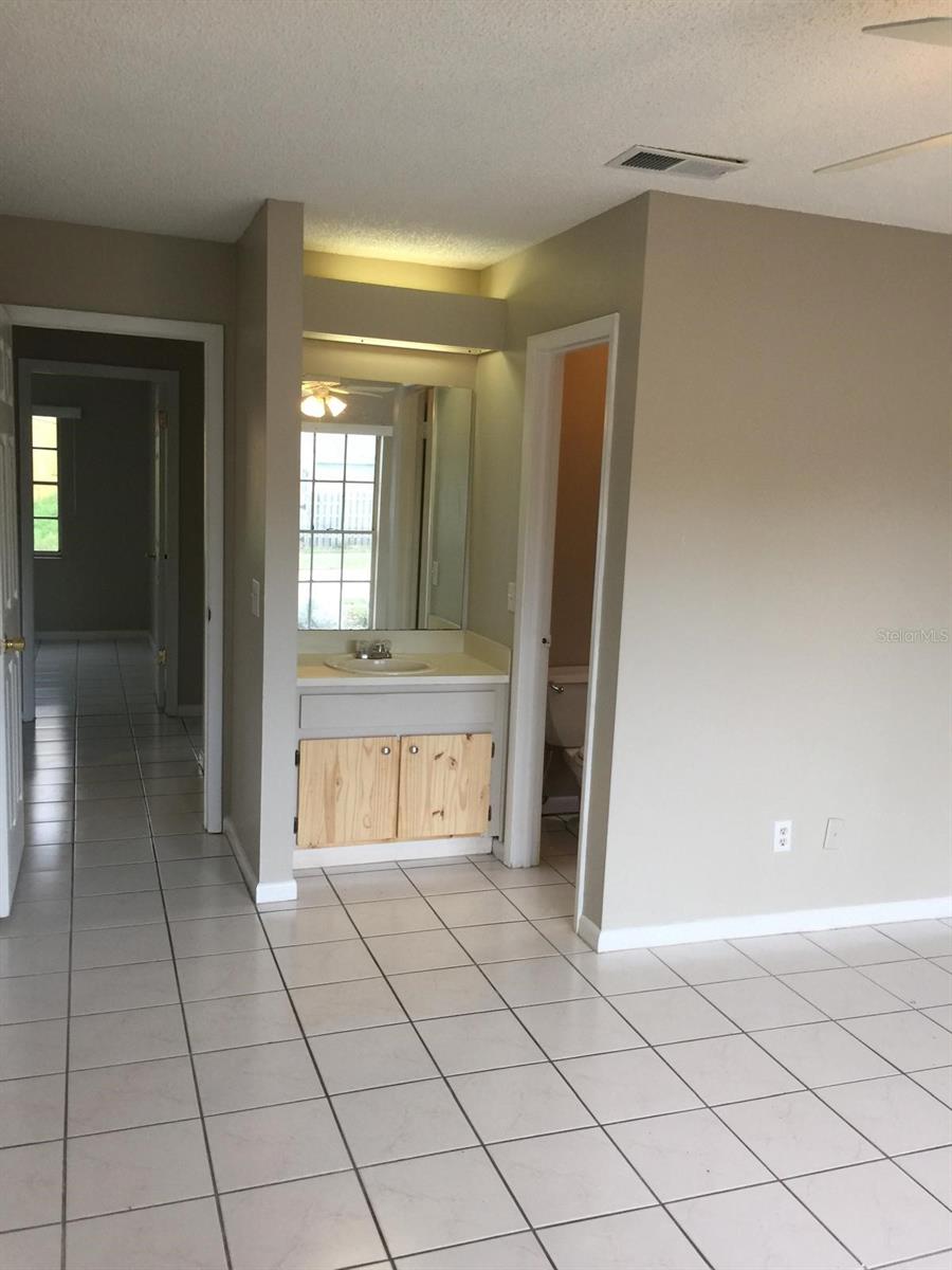 VALRICO MANOR UNIT 3 - Residential Lease