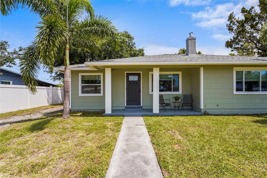 Photo of 3102 16th Avenue W, Bradenton, FL 34205 (MLS # A4651918)