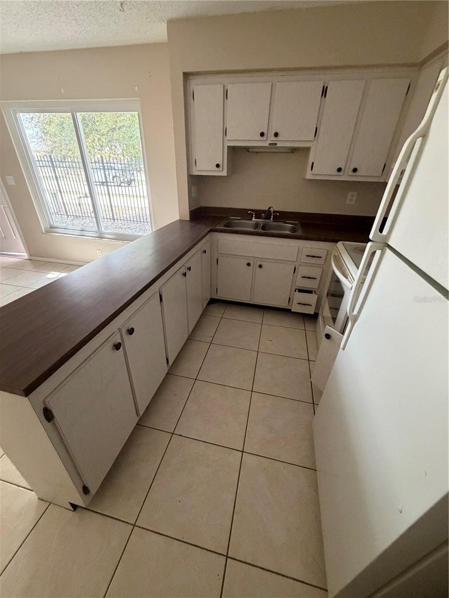 SUNSHINE VILLAS BLDG H - Residential