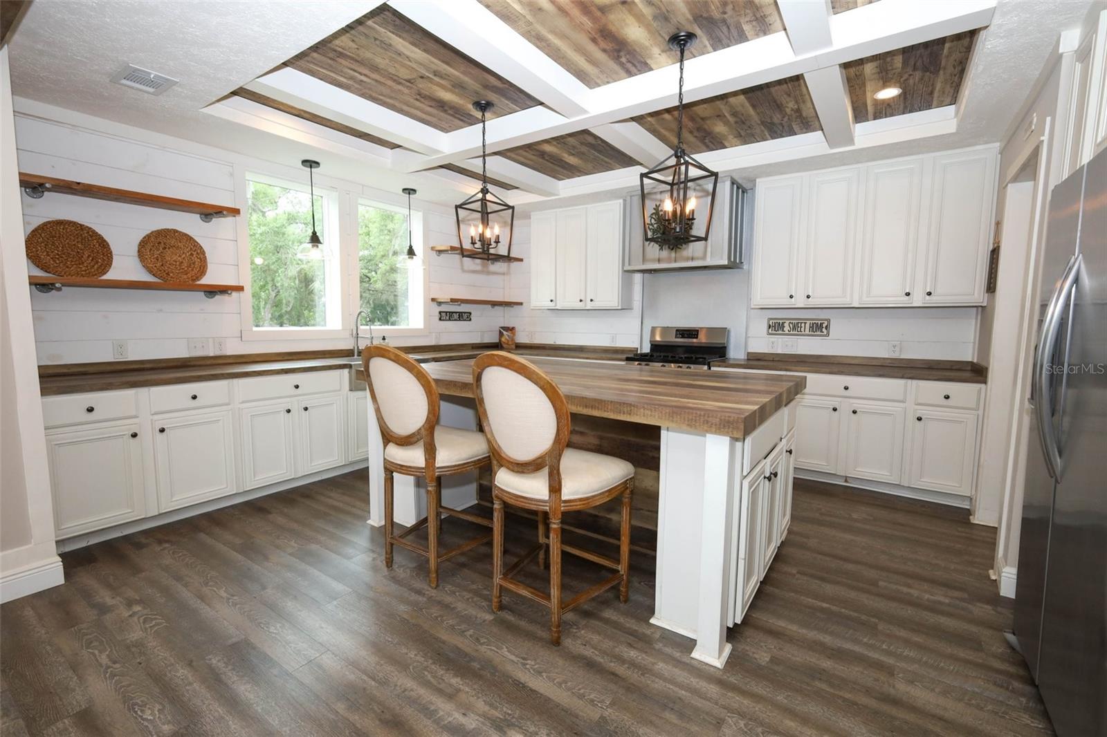 MULLET LAKE RETREAT 5 ACRE DEV - Residential