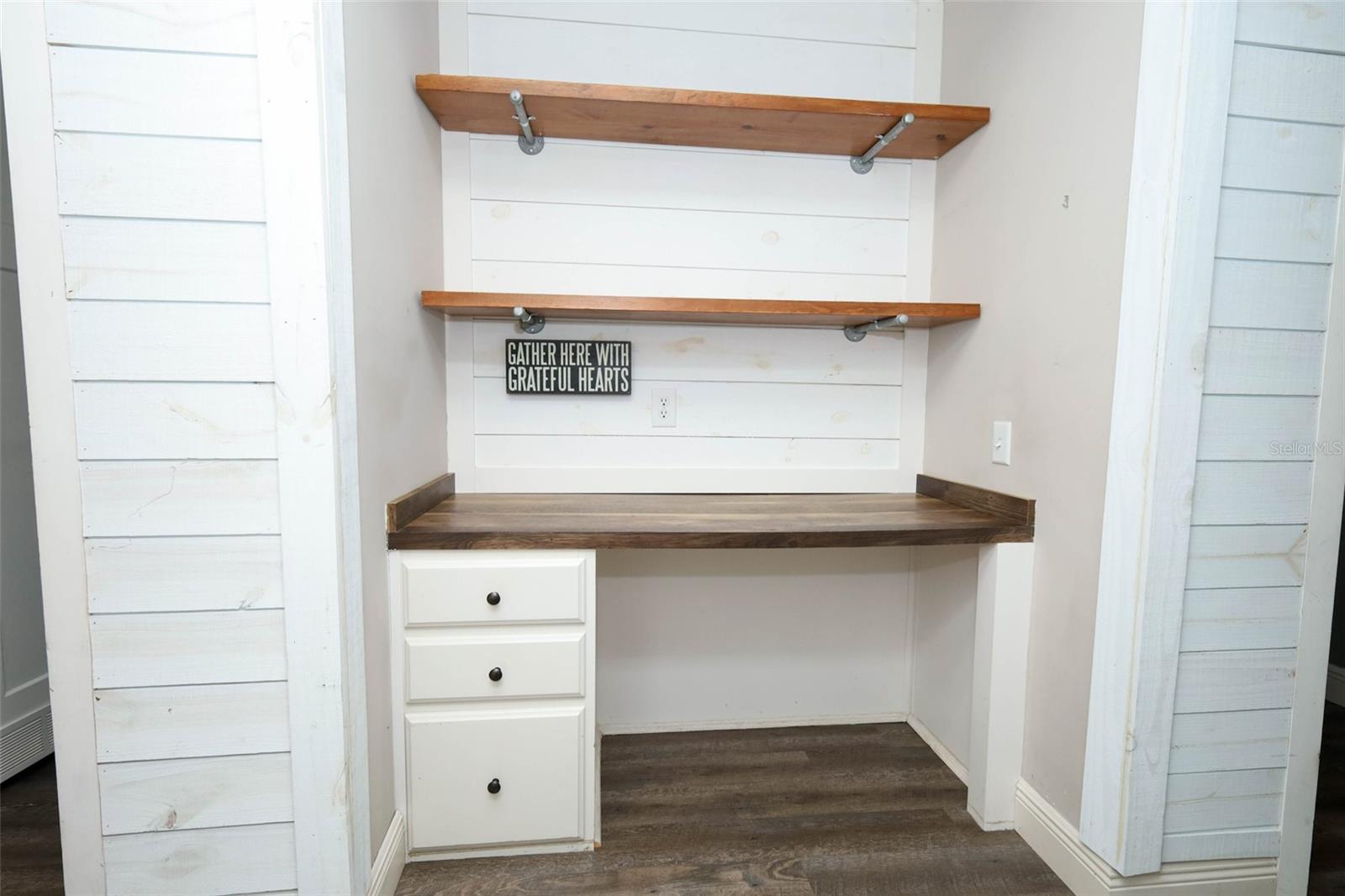 MULLET LAKE RETREAT 5 ACRE DEV - Residential