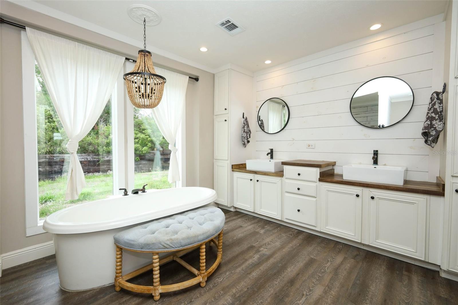 MULLET LAKE RETREAT 5 ACRE DEV - Residential