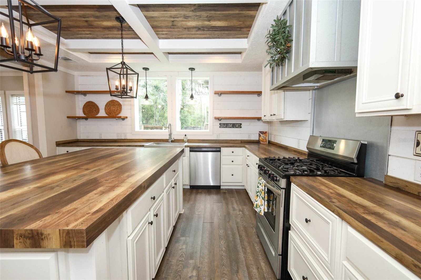 MULLET LAKE RETREAT 5 ACRE DEV - Residential