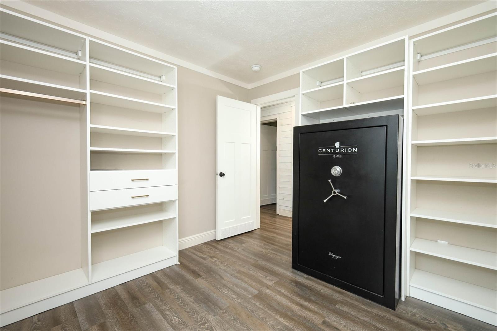 MULLET LAKE RETREAT 5 ACRE DEV - Residential