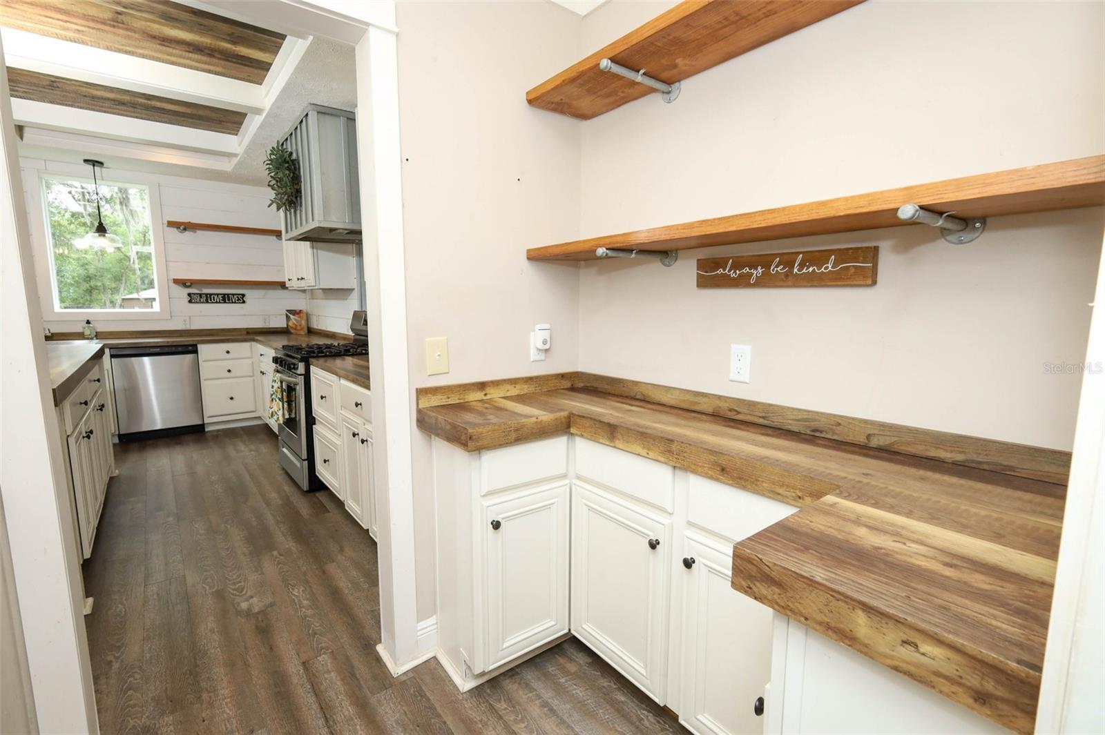 MULLET LAKE RETREAT 5 ACRE DEV - Residential