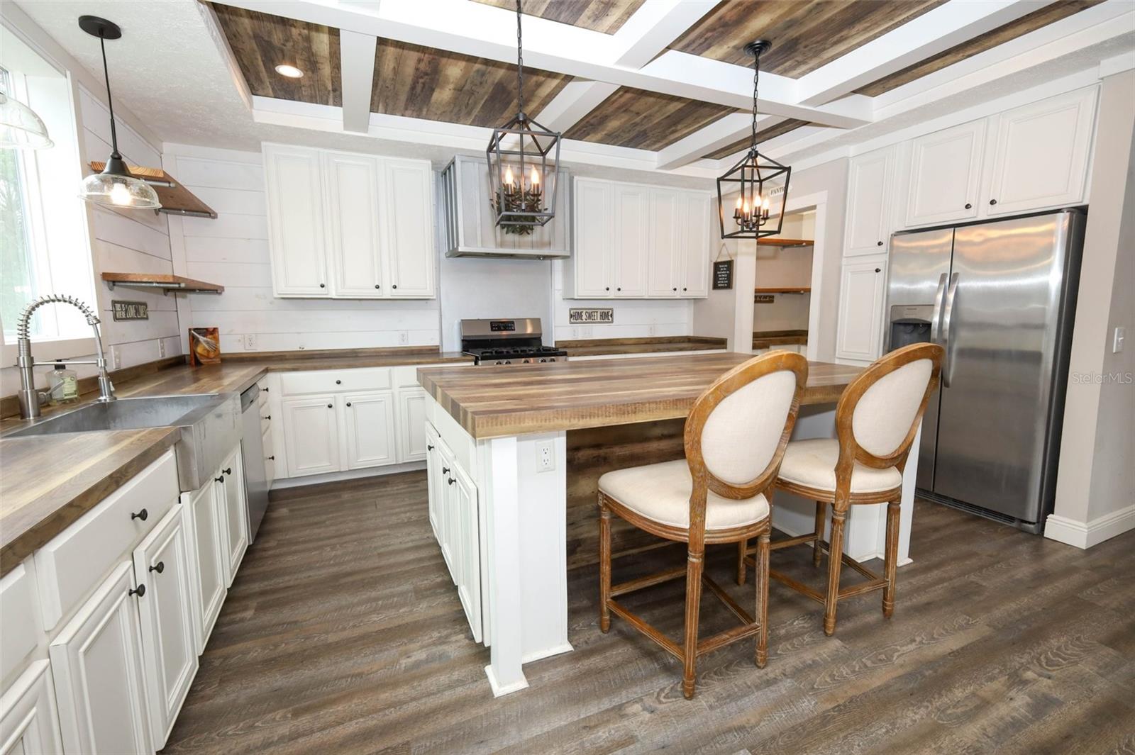 MULLET LAKE RETREAT 5 ACRE DEV - Residential