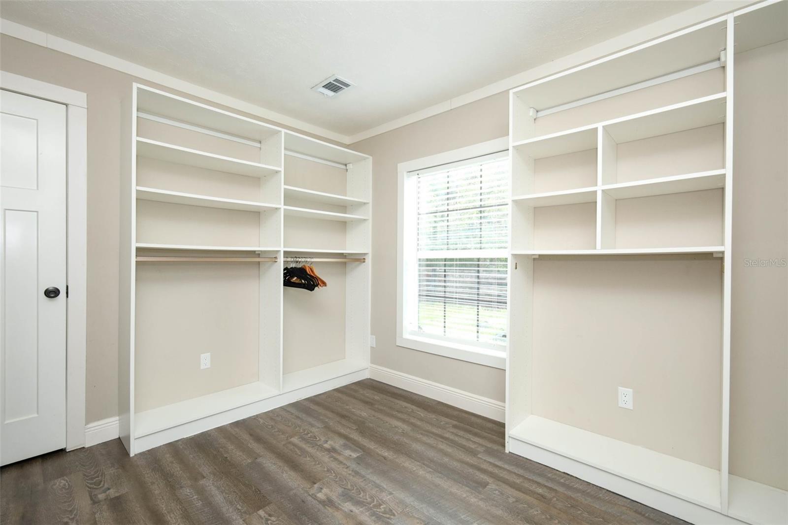 MULLET LAKE RETREAT 5 ACRE DEV - Residential