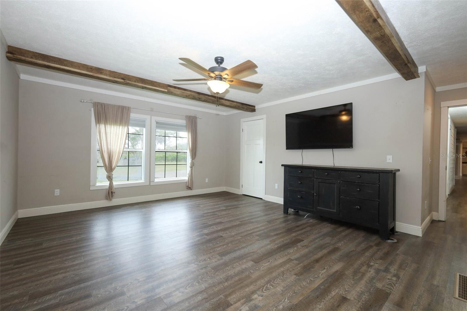 MULLET LAKE RETREAT 5 ACRE DEV - Residential