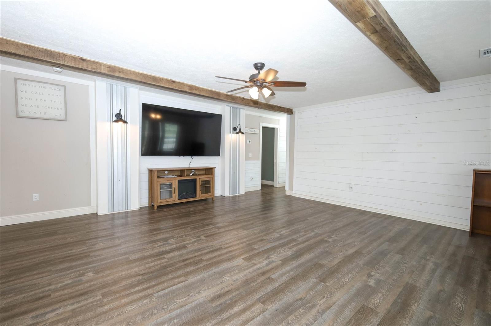 MULLET LAKE RETREAT 5 ACRE DEV - Residential