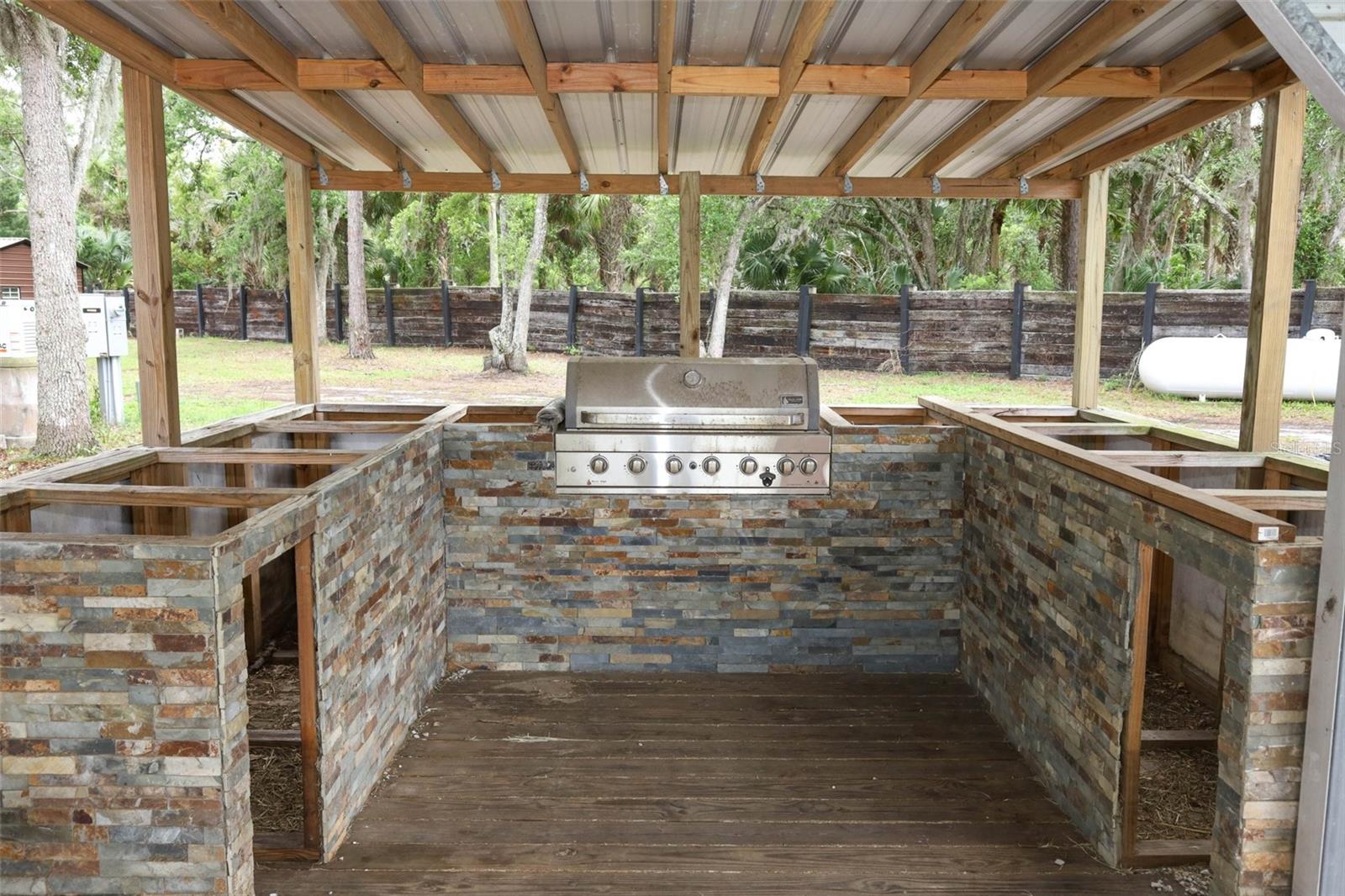 MULLET LAKE RETREAT 5 ACRE DEV - Residential