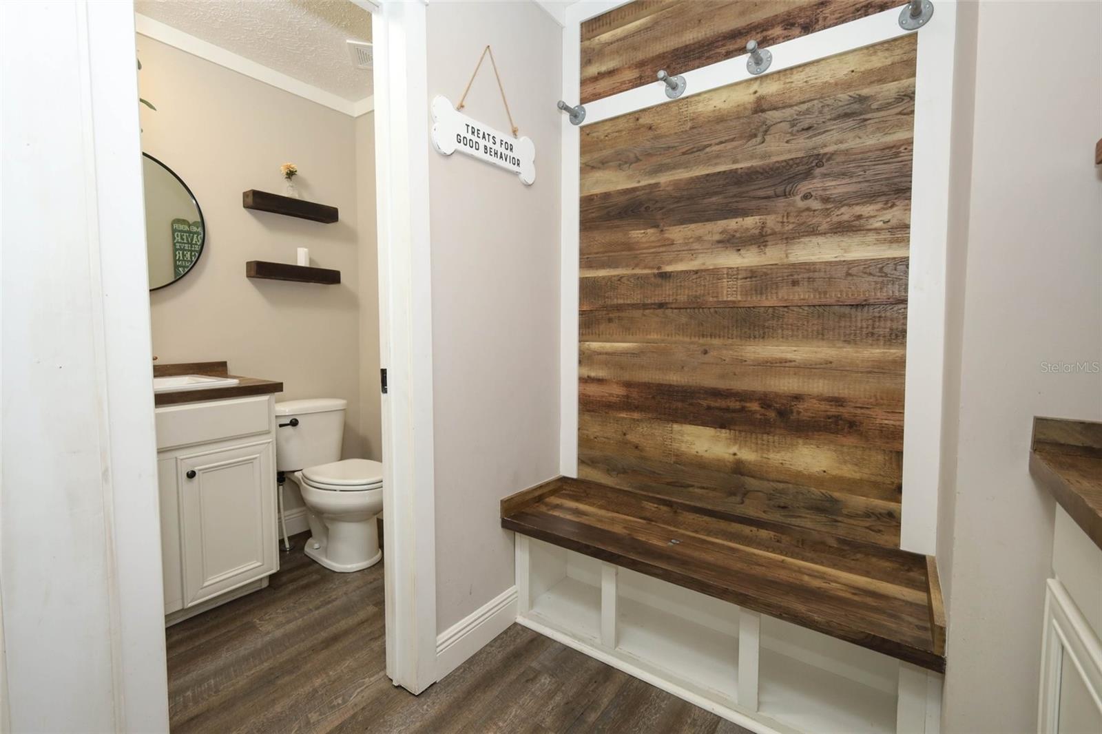 MULLET LAKE RETREAT 5 ACRE DEV - Residential