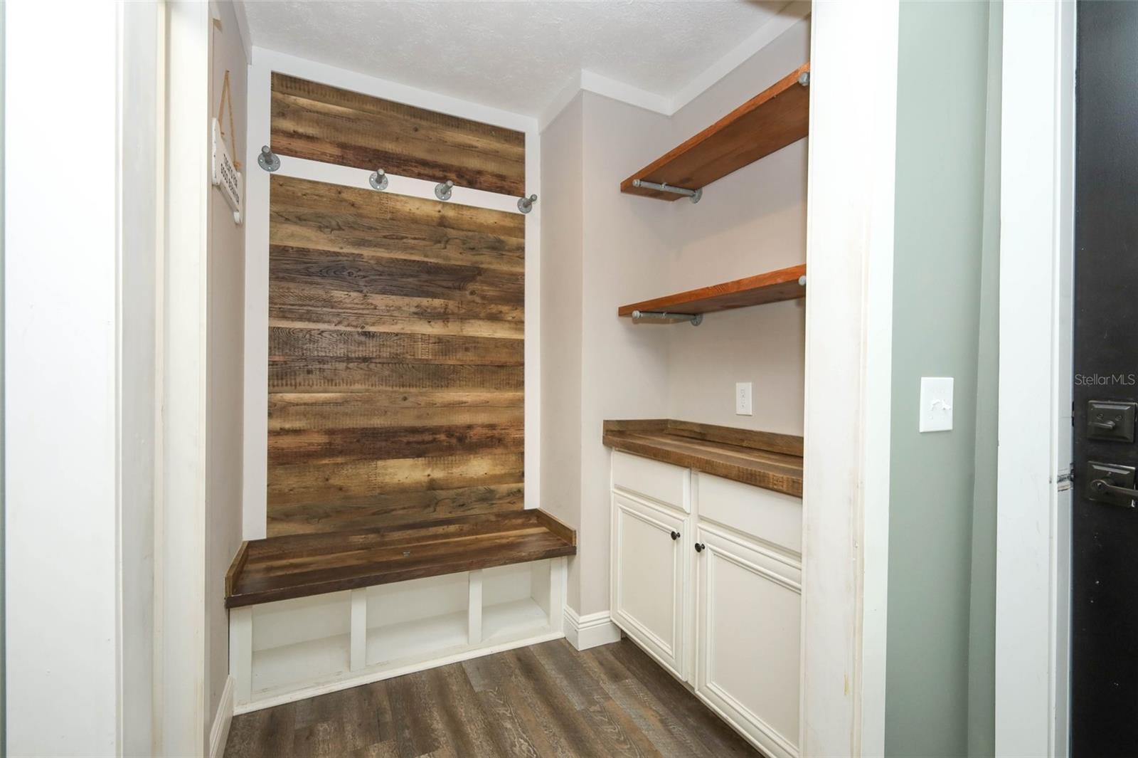 MULLET LAKE RETREAT 5 ACRE DEV - Residential