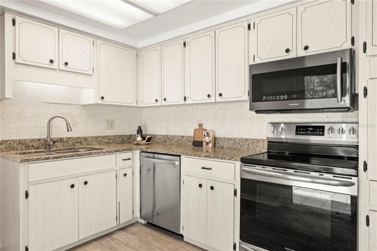 MARTHAS VINEYARD - Residential