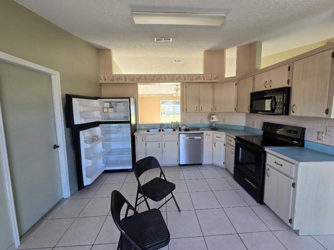 DELTONA LAKES UNIT 38 - Residential Lease