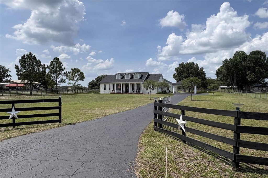 Photo of 18622 Dorman Road, Lithia, FL 33547 (MLS # TB8514638)