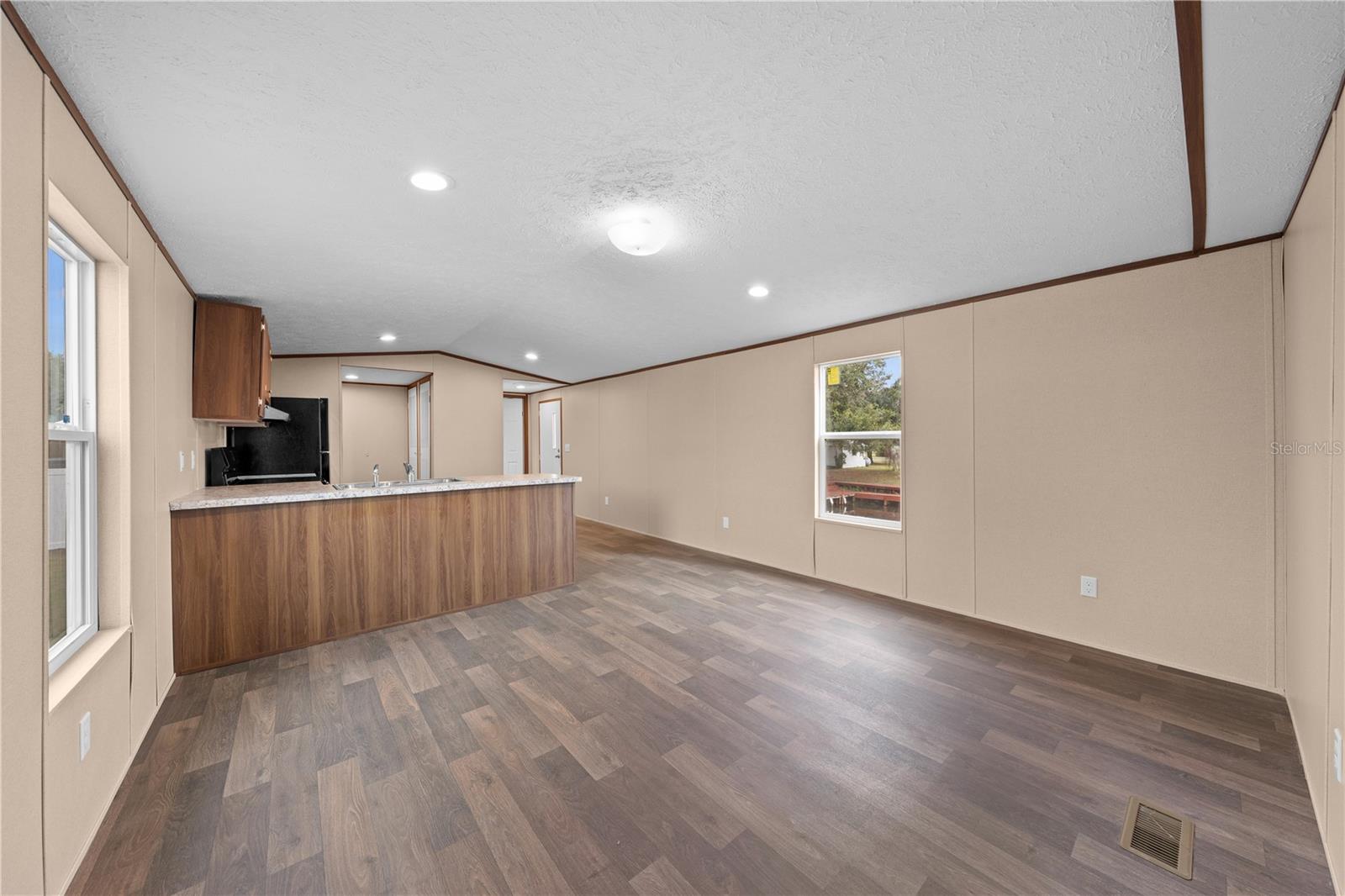 LAKE MARIAN SHORES - Residential