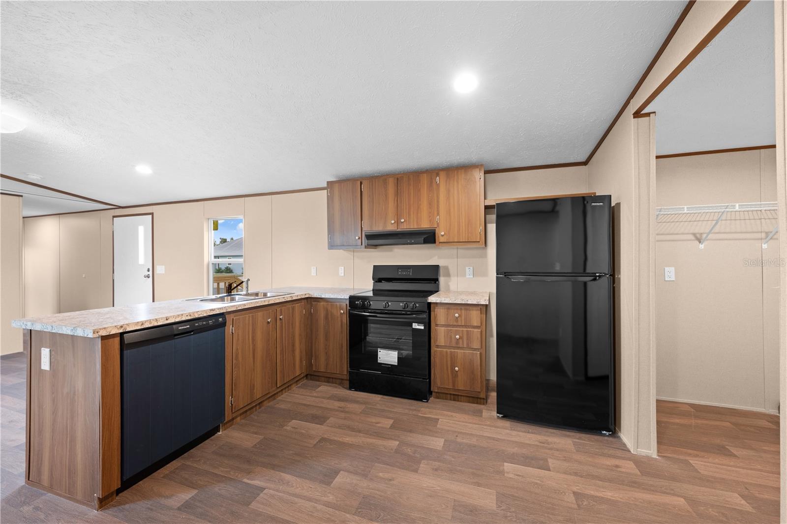 LAKE MARIAN SHORES - Residential