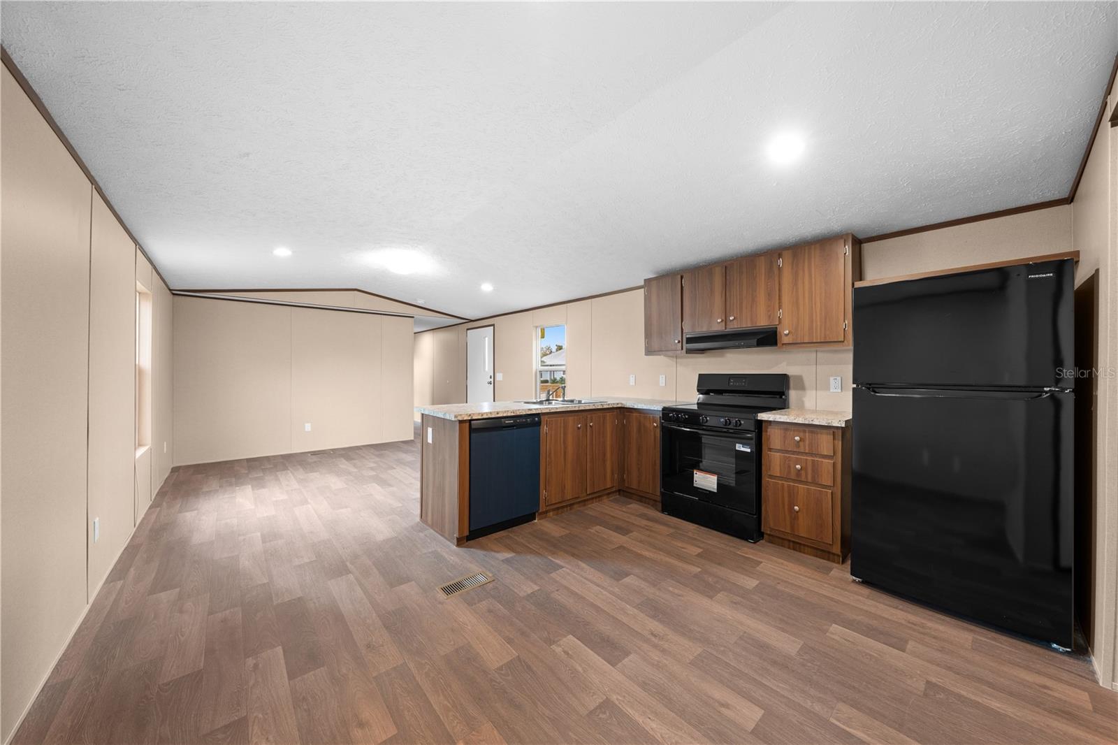 LAKE MARIAN SHORES - Residential