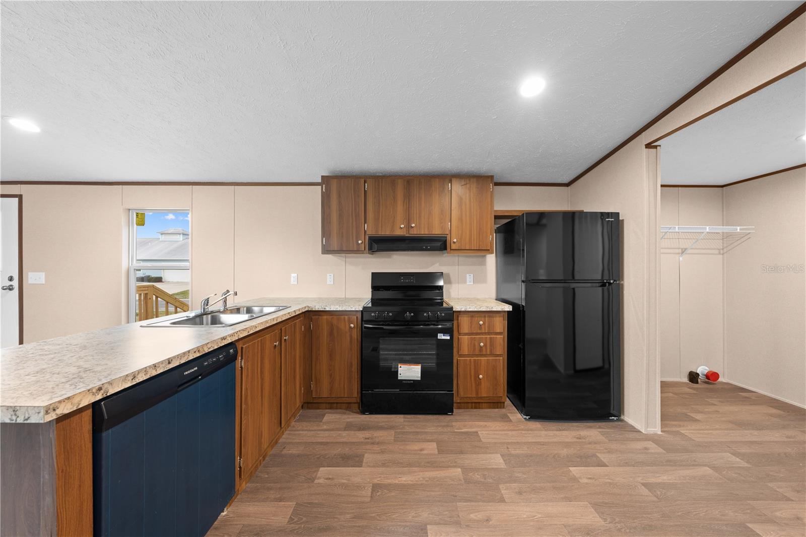 LAKE MARIAN SHORES - Residential