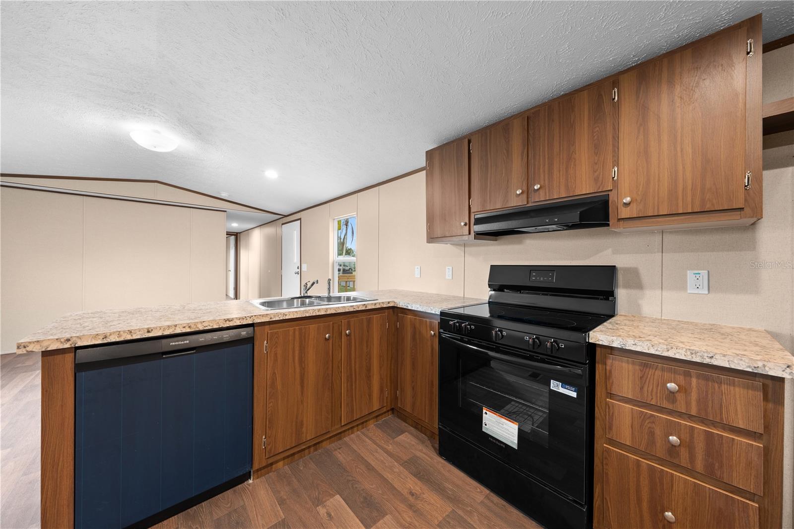 LAKE MARIAN SHORES - Residential