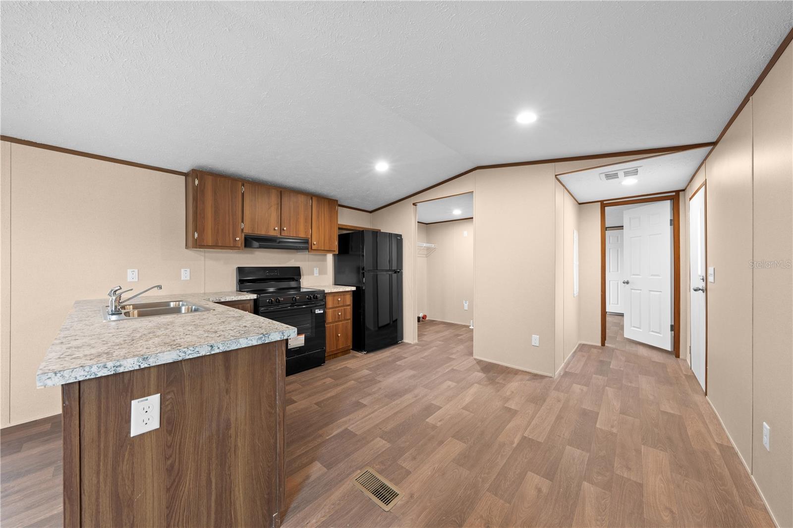 LAKE MARIAN SHORES - Residential