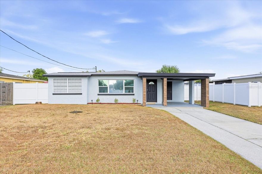 This well-maintained 3-bedroom, 2-bathroom home is centrally located in Tampa, offering convenience and easy access to major highways, shopping, dining, and everyday essentials. The functional layout provides comfortable living spaces with ample natural light throughout.
The property offers a practical floor plan ideal for a variety of living arrangements, with well-sized bedrooms and a comfortable living area designed for everyday living.