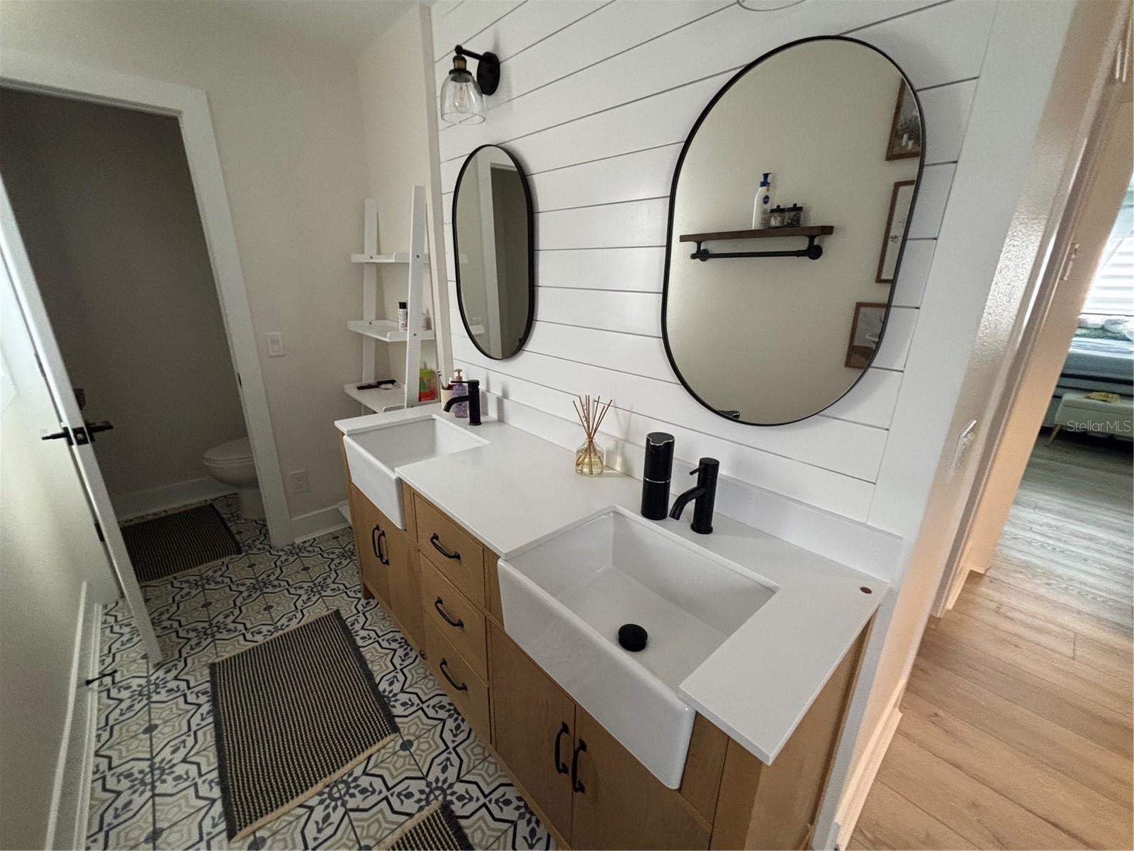 CORNER LAKES - Residential