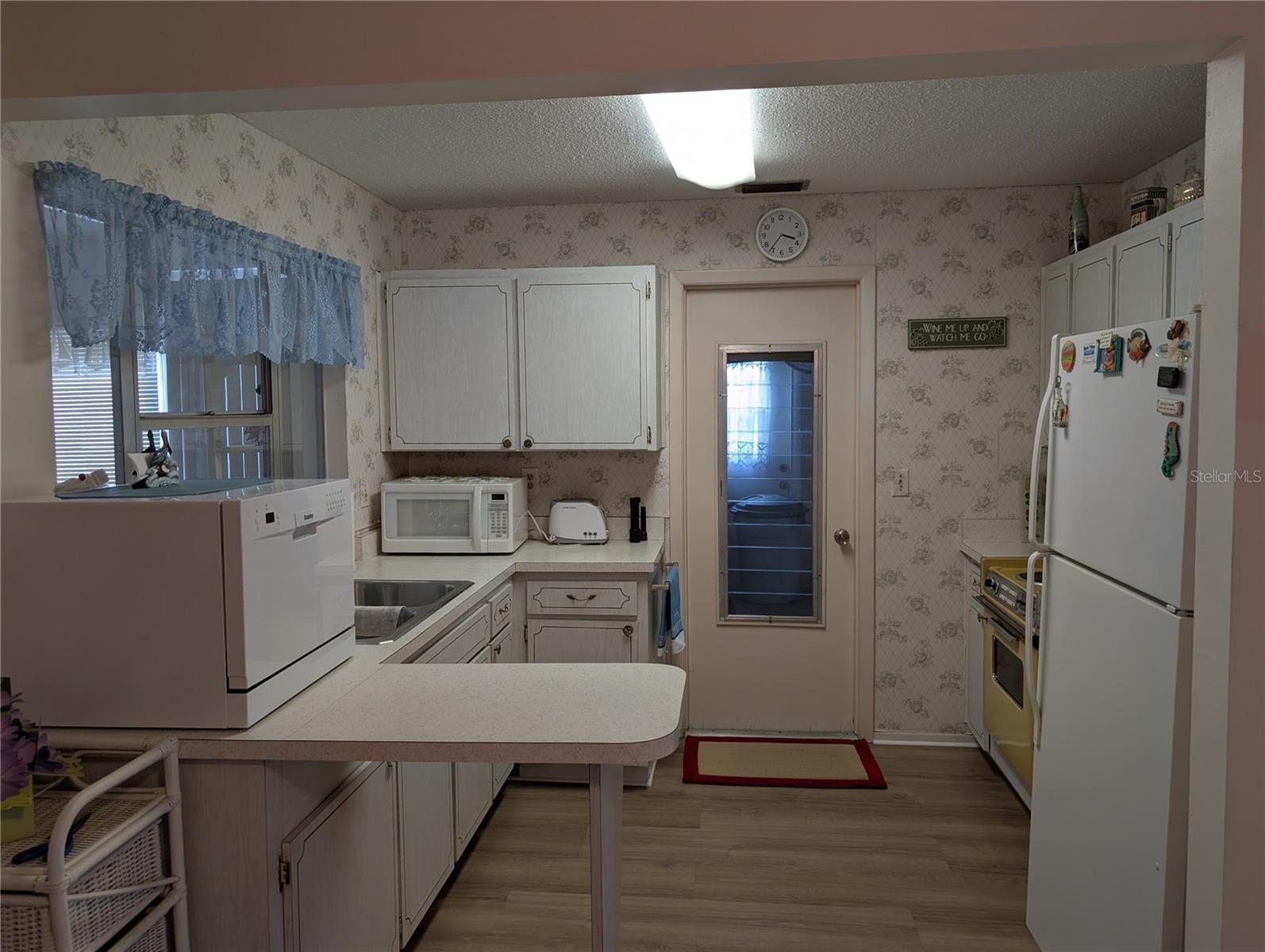 MAINLANDS OF TAMARAC BY THE GULF UNIT 1-C CONDO - Residential Lease