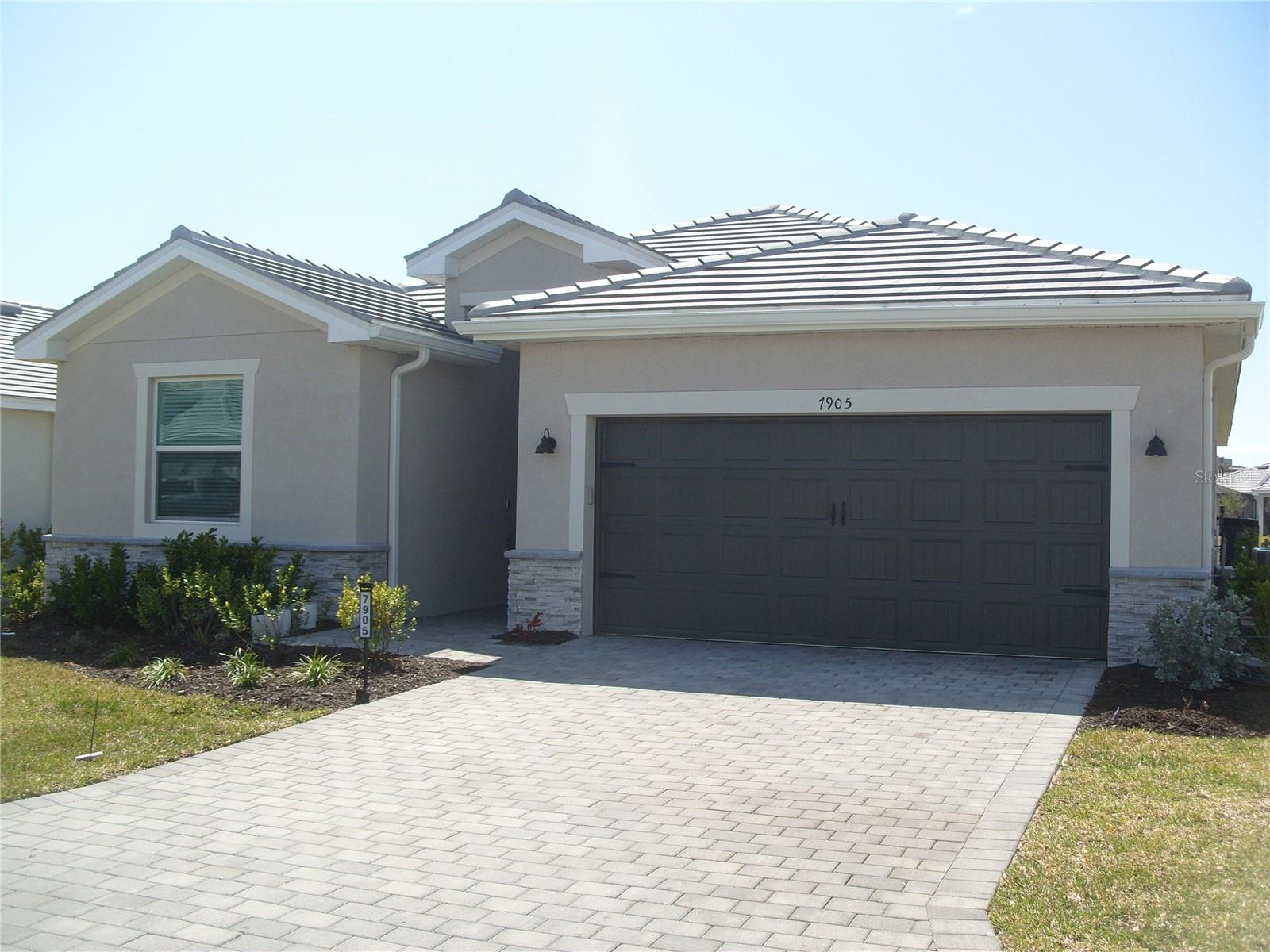 7905 LAKES EDGE LANE