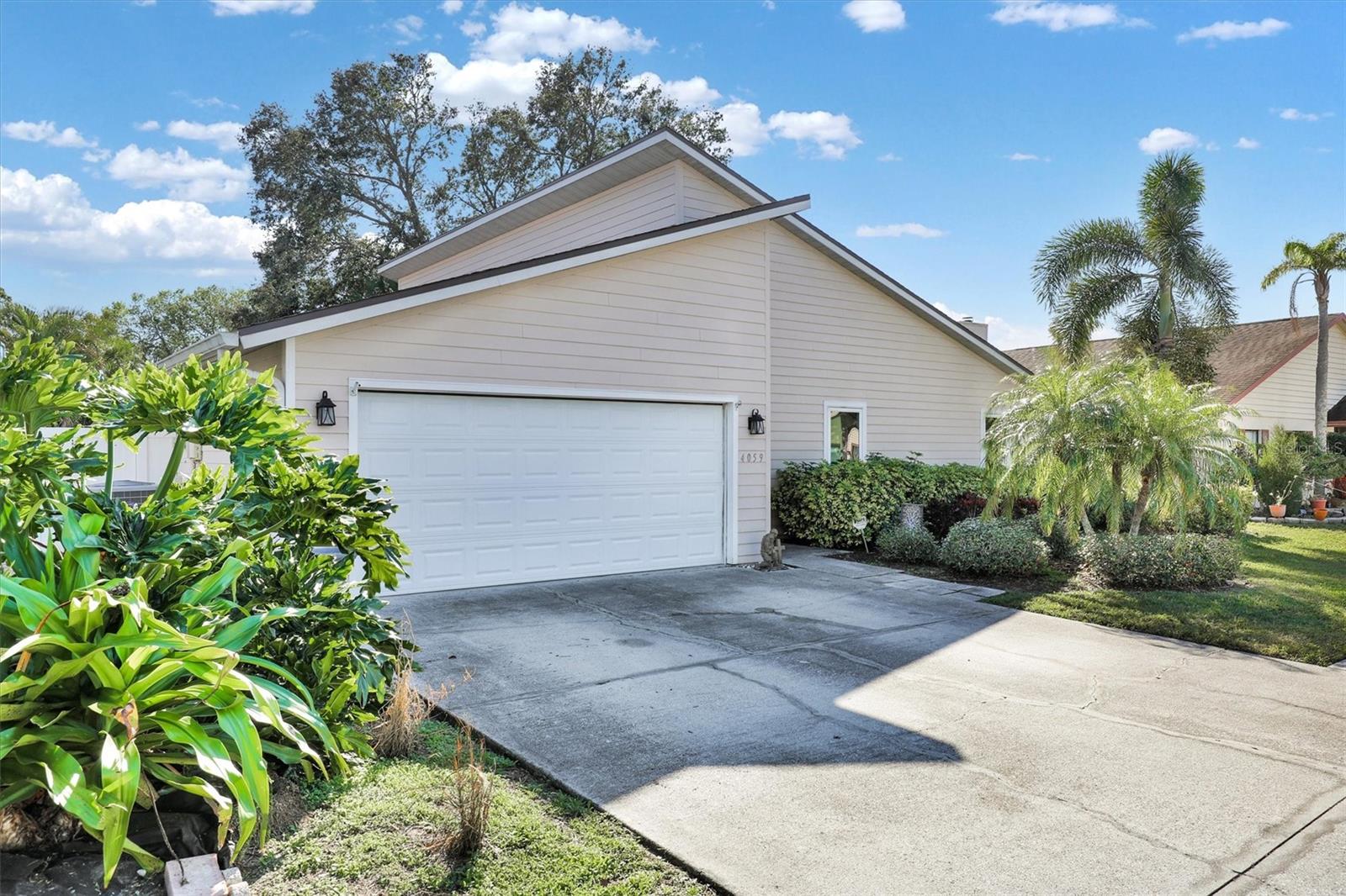 LAKE SARASOTA - Residential