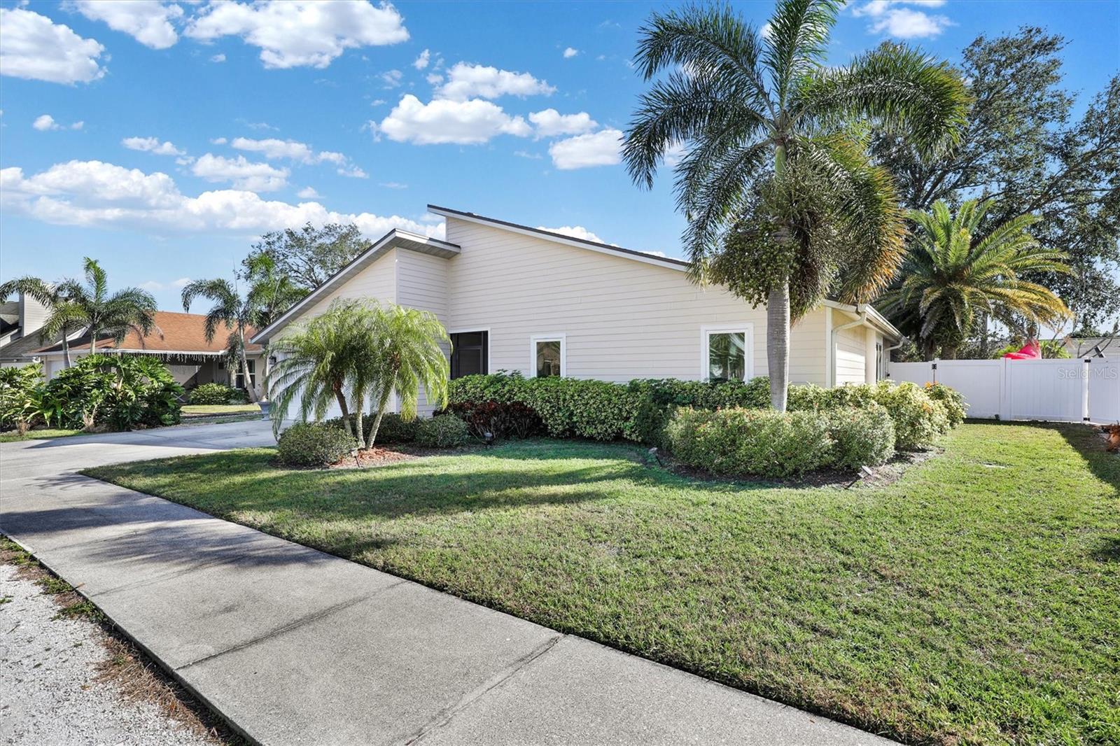 LAKE SARASOTA - Residential