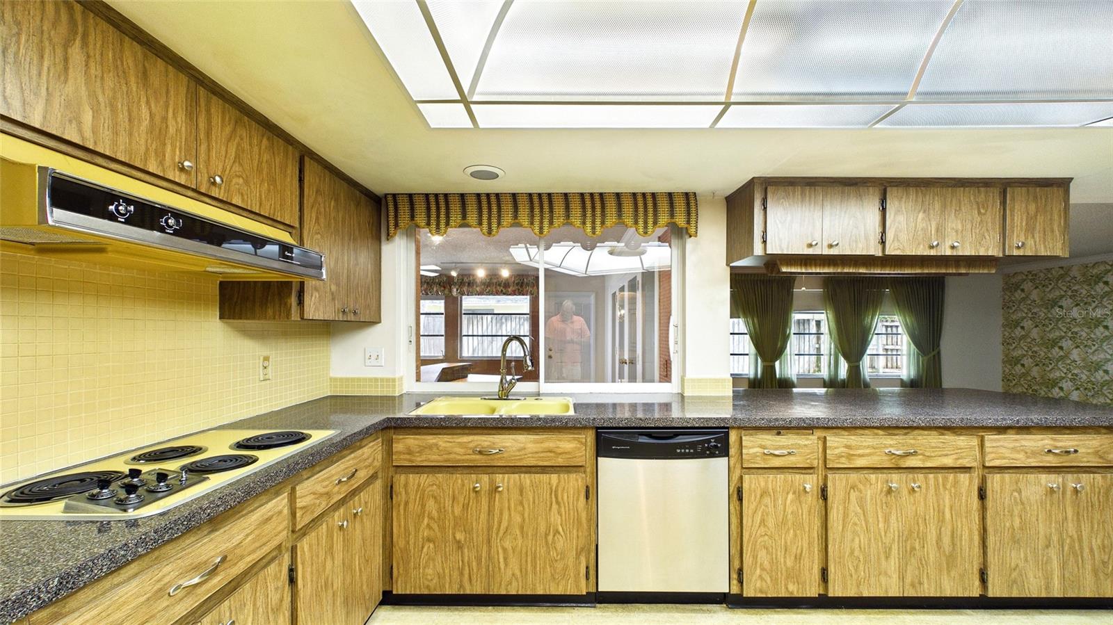 TEMPLE TERRACE ESTATES REP - Residential