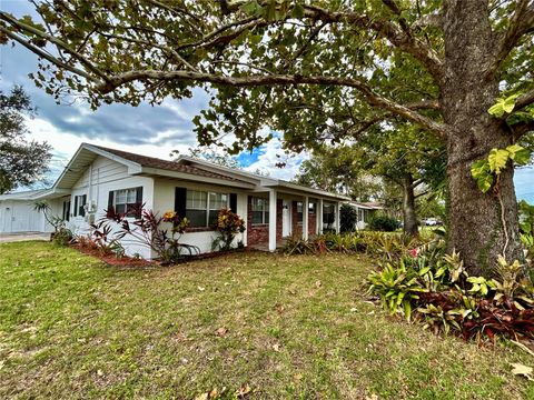 A home in WINTER HAVEN