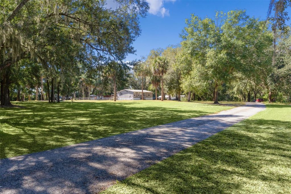 Photo of 16960 SE 115th Avenue, Weirsdale, FL 32195 (MLS # OM712716)