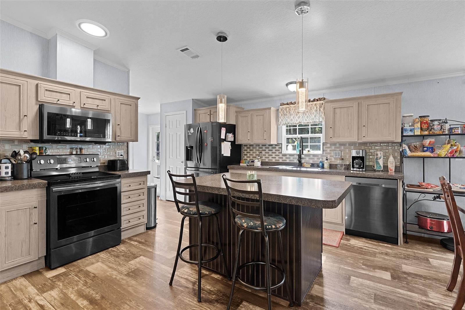 HARBOR DALE OAKS - Residential