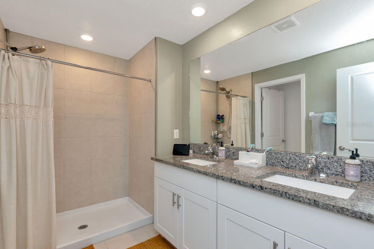 PALM RIVER TOWNHOMES PARTIAL REPLAT - Residential