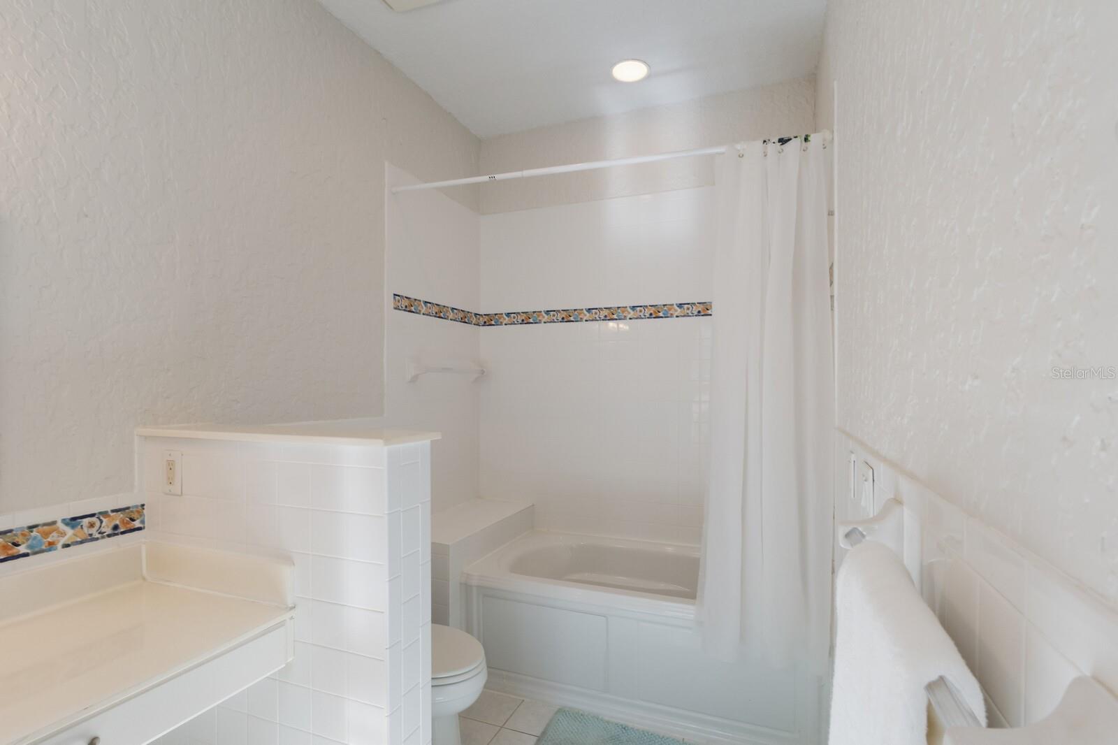 SAPPHIRE SHORES - Residential