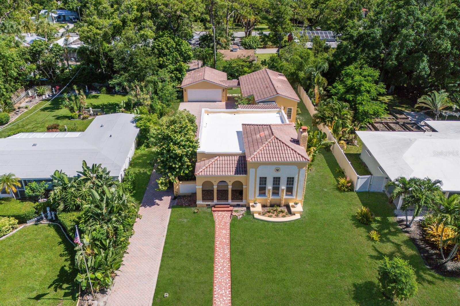 SAPPHIRE SHORES - Residential