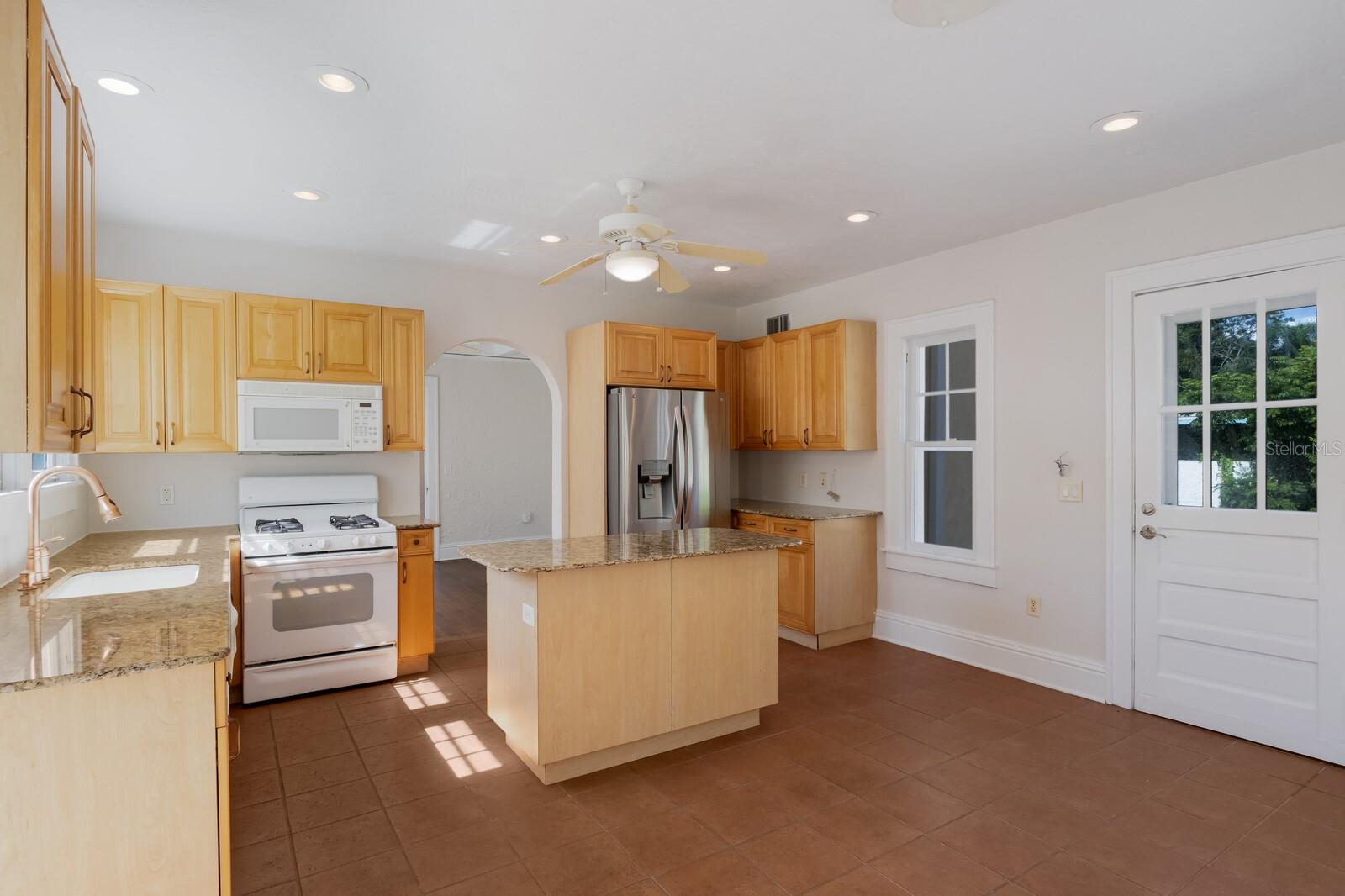 SAPPHIRE SHORES - Residential