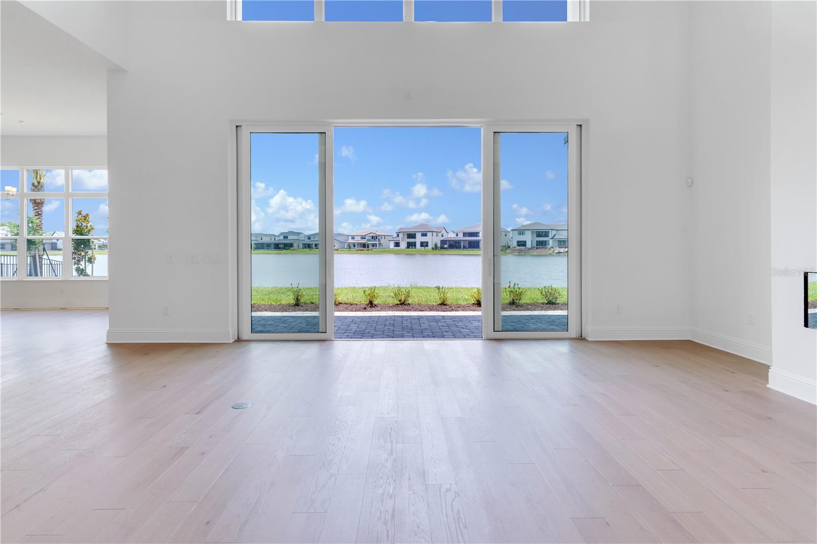 LAUREL POINTE - Residential