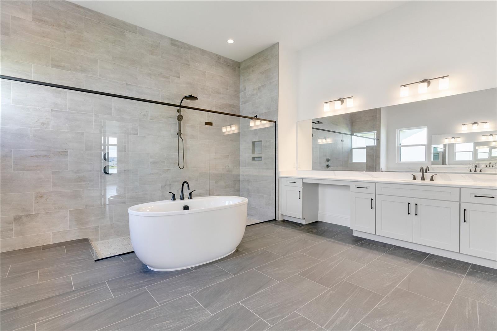 LAUREL POINTE - Residential