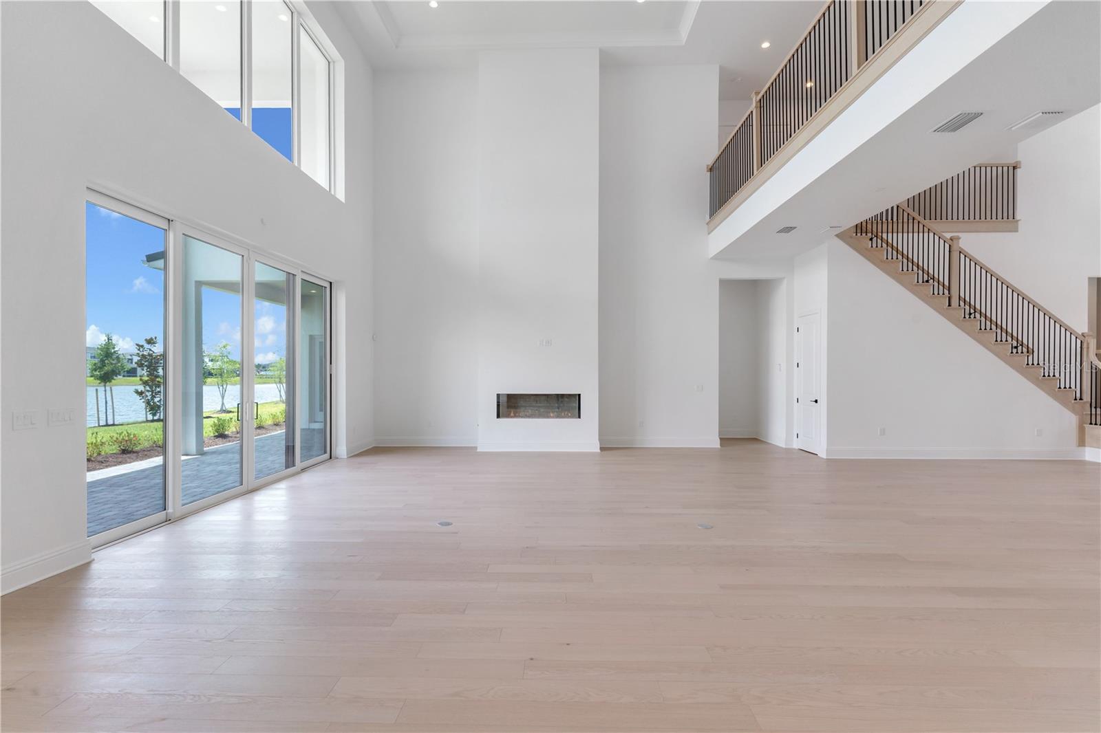 LAUREL POINTE - Residential