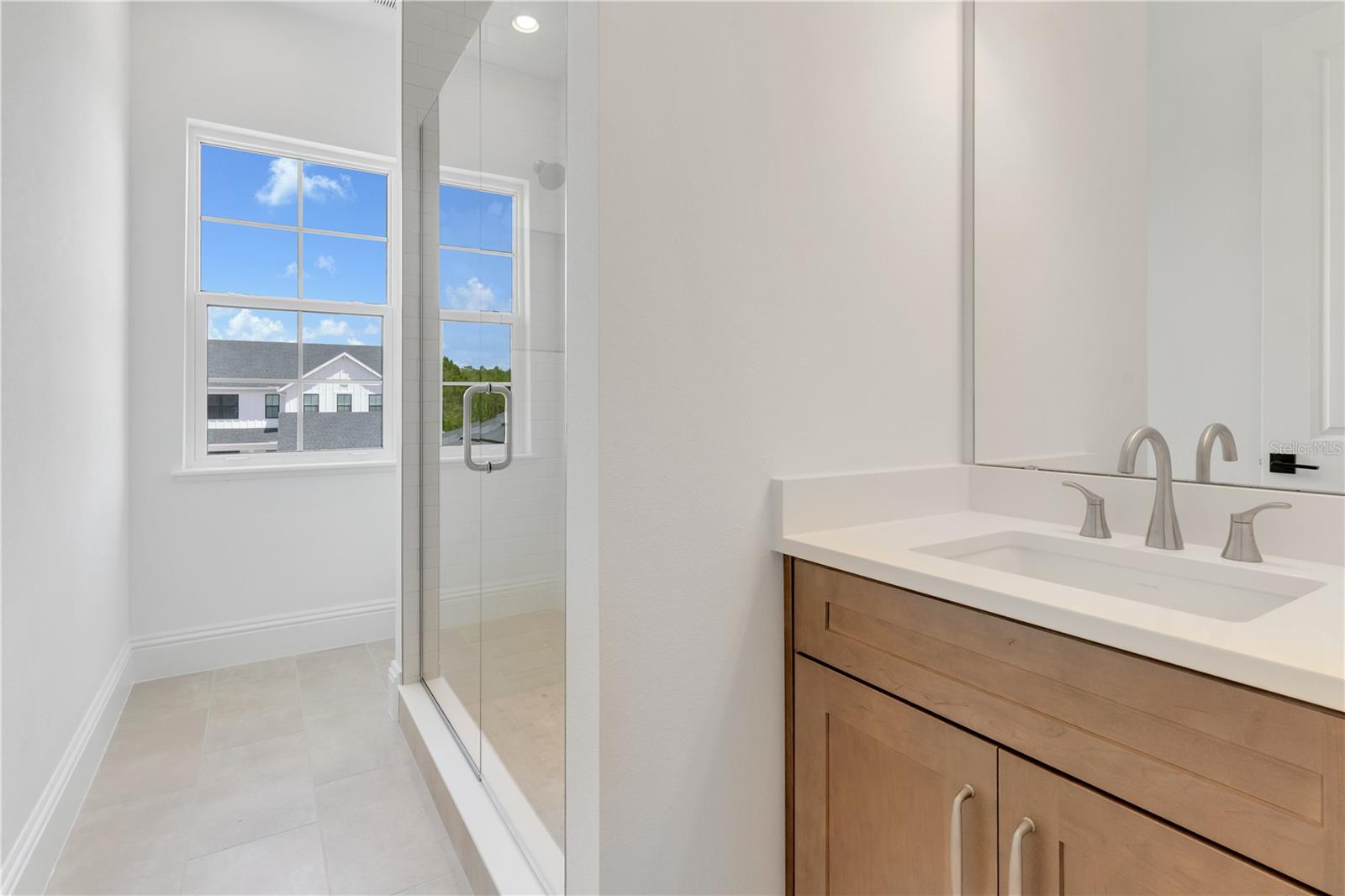 LAUREL POINTE - Residential