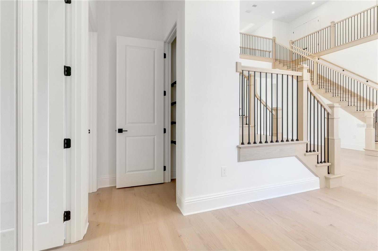 LAUREL POINTE - Residential
