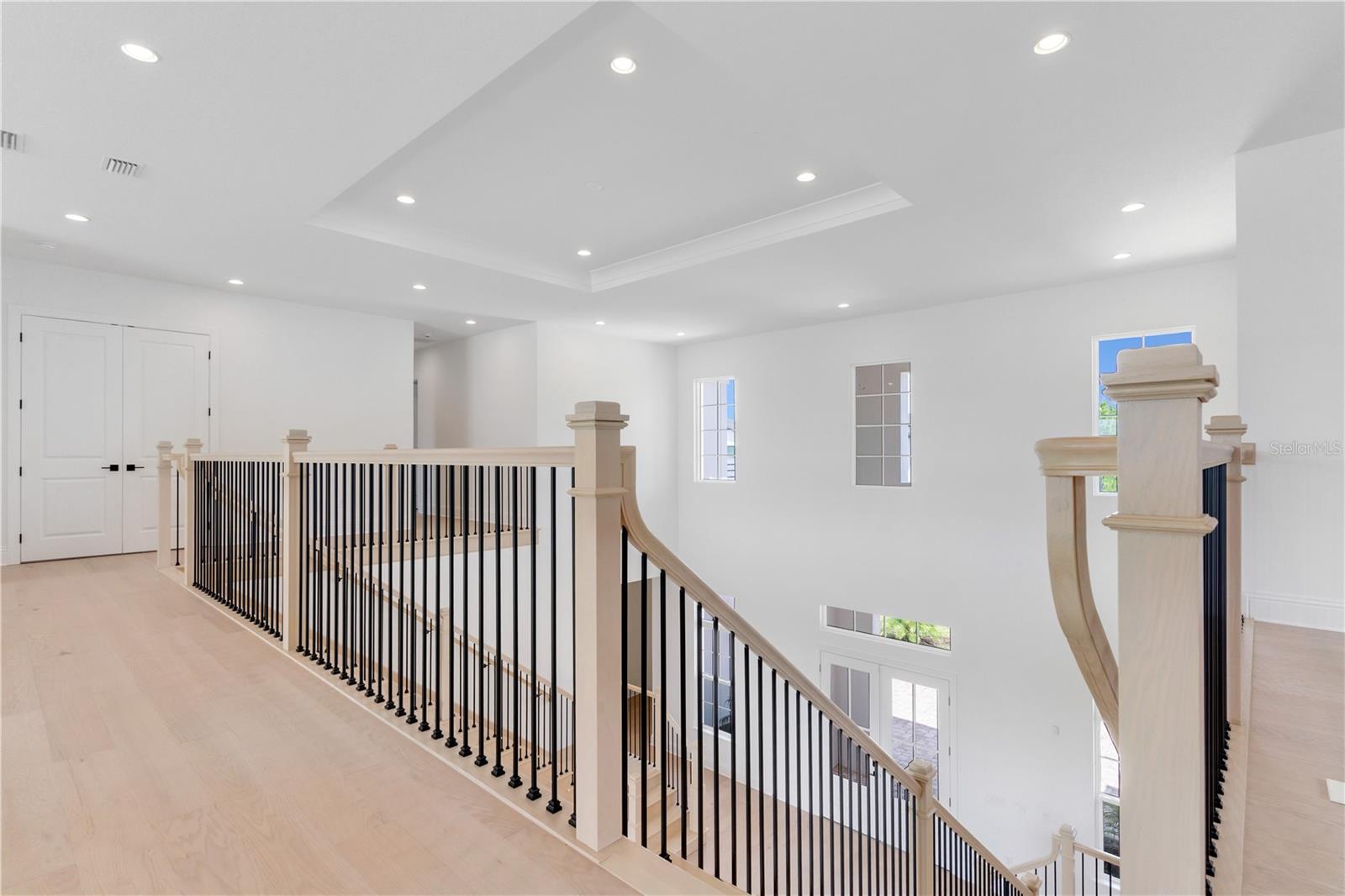 LAUREL POINTE - Residential