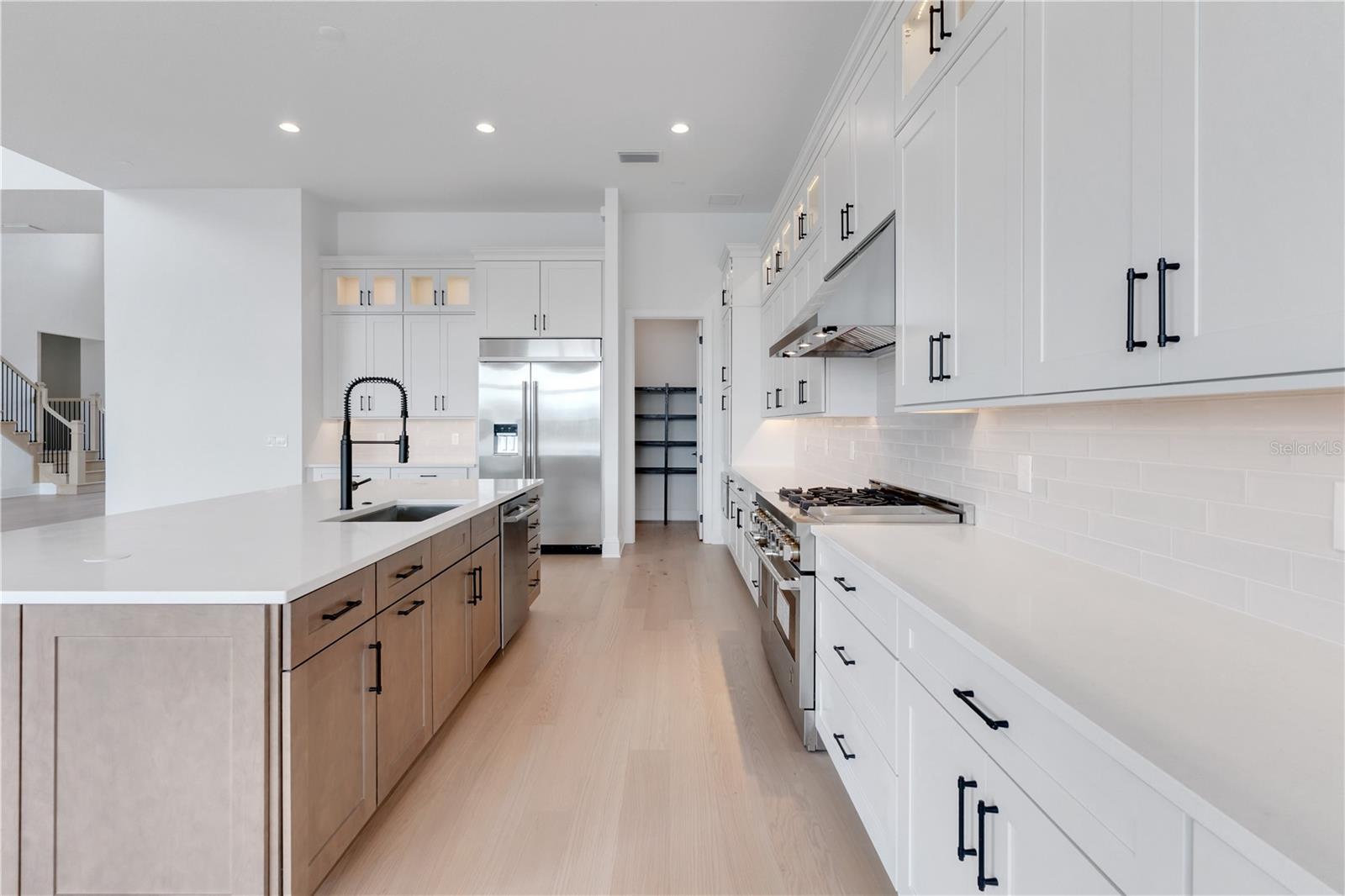 LAUREL POINTE - Residential
