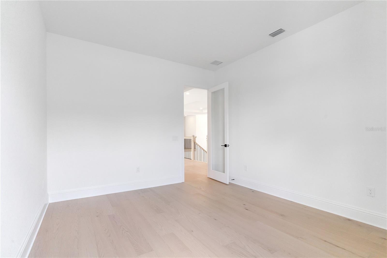 LAUREL POINTE - Residential