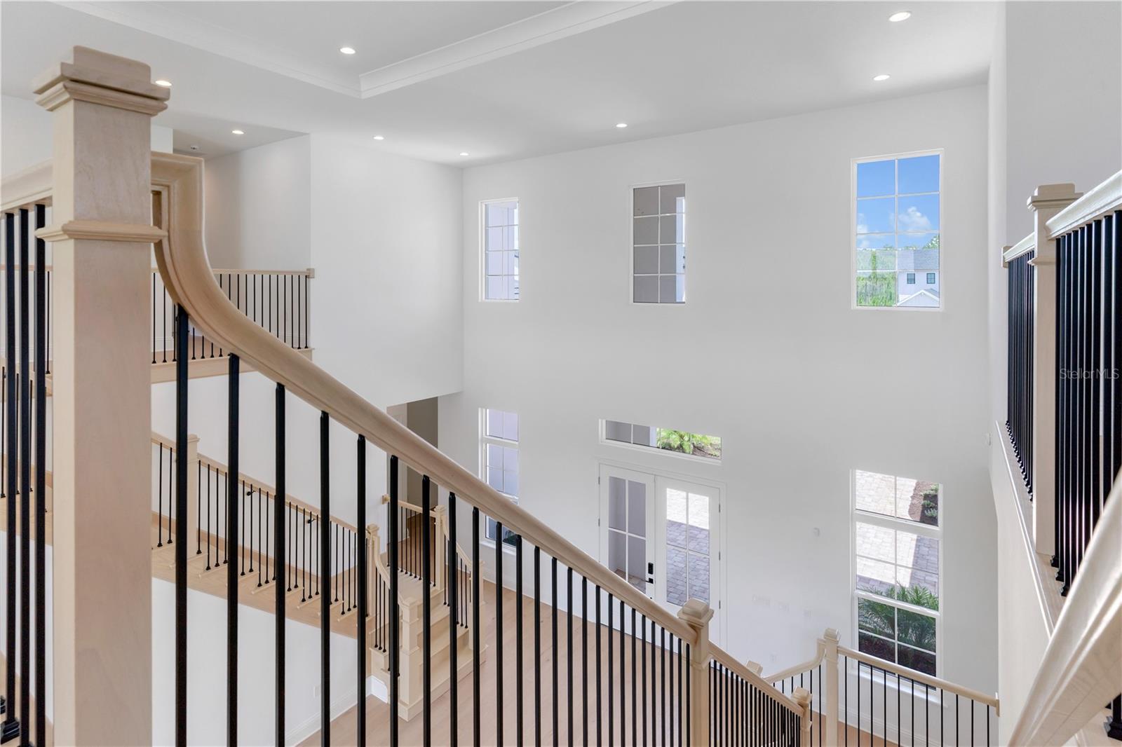 LAUREL POINTE - Residential