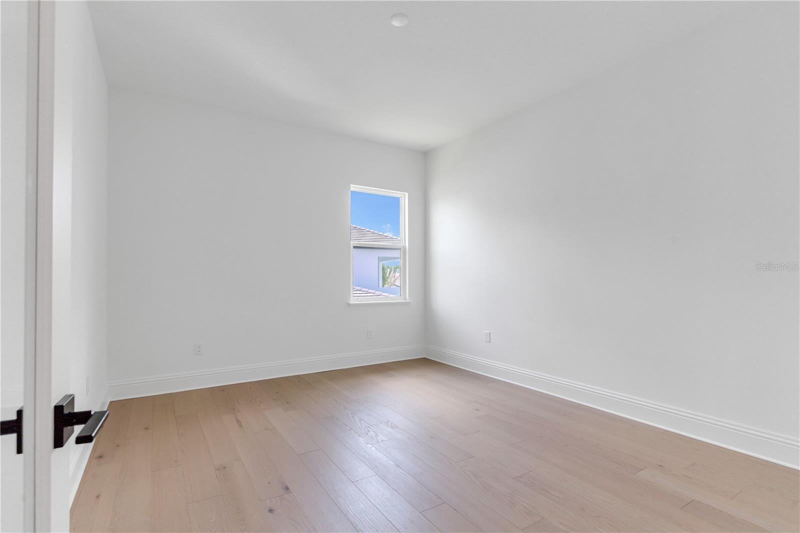 LAUREL POINTE - Residential
